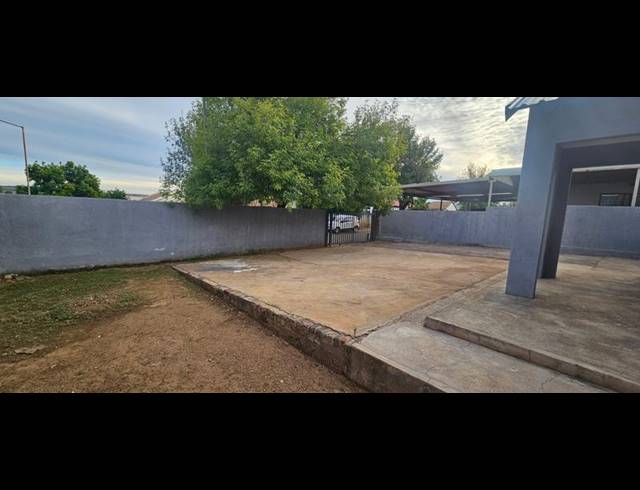 5 BEDROOM HOUSE FOR SALE IN LOTUS GARDENS